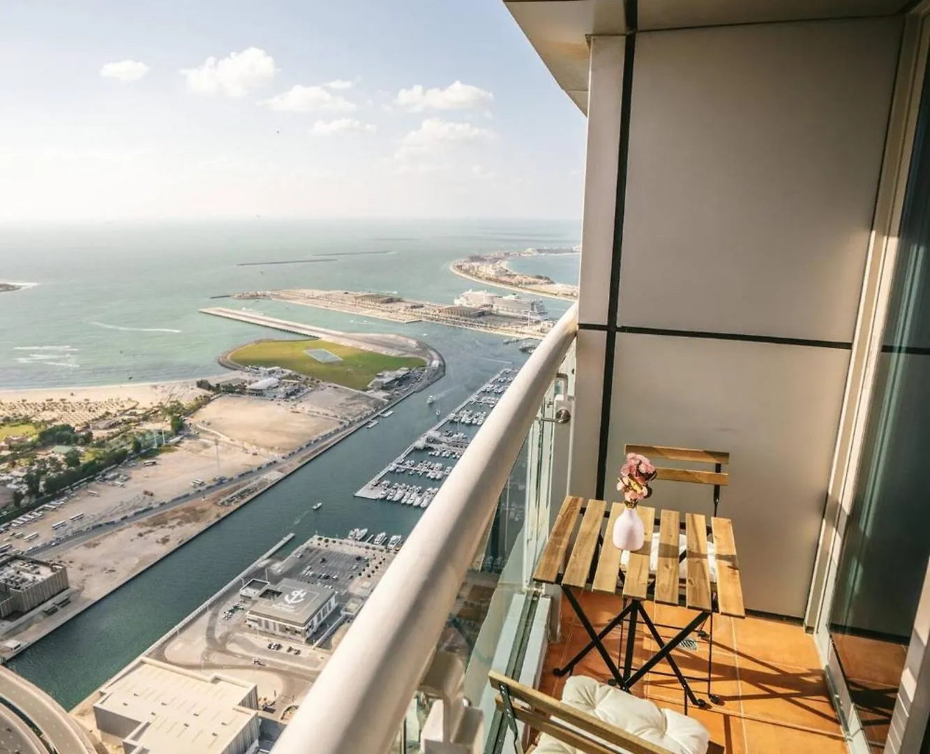 Serene Sea View One Bedroom On 67Th Floor Dubai United Arab Emirates